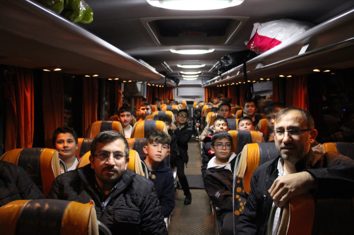 61 öğrenci ile İstanbul'da kahvaltı ettiler